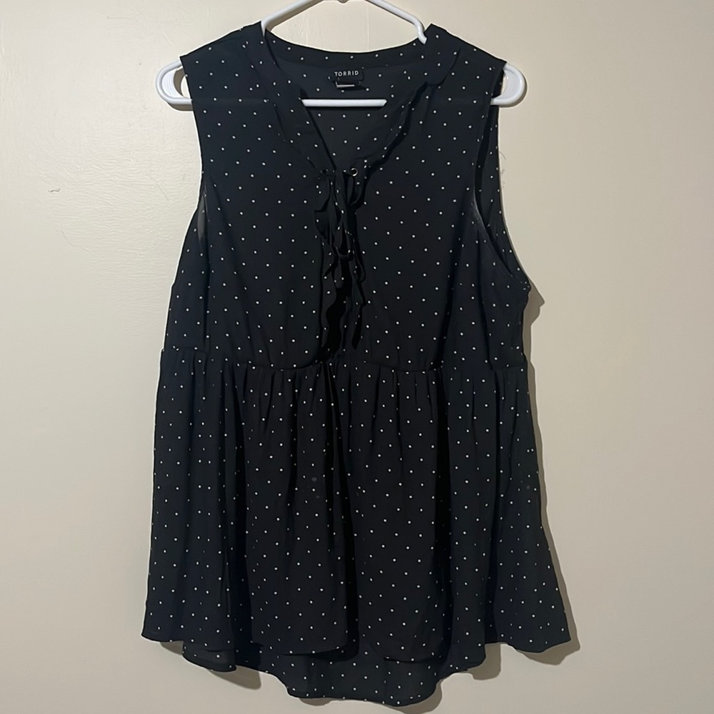 Torrid sleeveless blouse / tank top lace up
